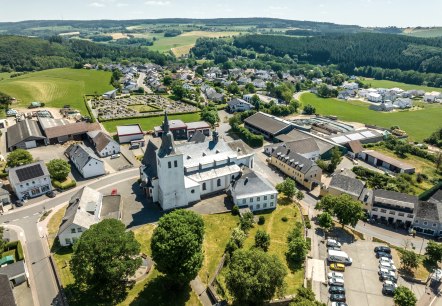 Bleialf mit Pfarrkirche Sankt Marien, © Tourist-Information Prümer Land/Eifel Tourismus GmbH, D. Ketz