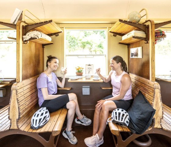 Kaffeepause im Café Stullwerk, Eisenbahnmuseum, © Eifel Tourismus GmbH, Dominik Ketz