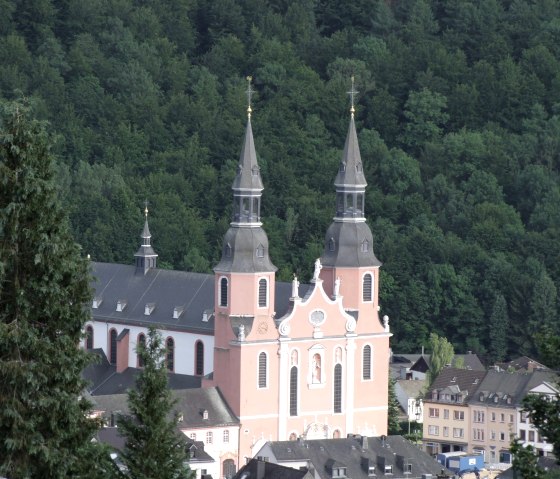 Blick ins Tal auf die St. Salvator Basilika Prüm, © Tourist-Information Prümer Land