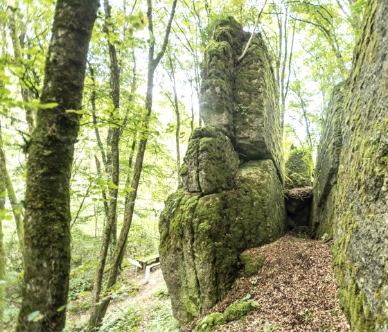 Beeindruckende Felsformation am Walbert am Schneifel-Pfad, © Eifel Tourismus GmbH / D. Ketz