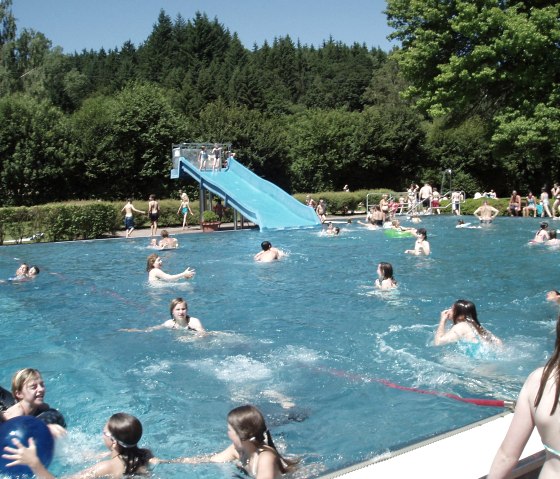 Waldfreibad Prüm  mit Rutschbahn, © Tourist-Information Prümer Land