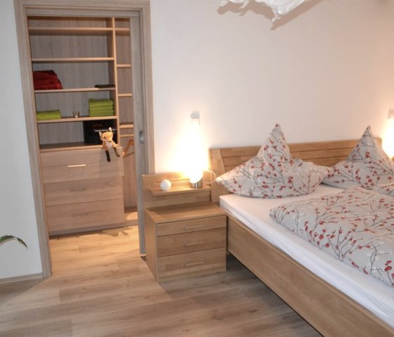 Schlafzimmer mit begehbarem Schrank