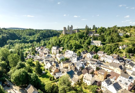 Schönecken mit Burg, © Tourist-Information Prümer Land/Eifel Tourismus (ET) GmbH, D. Ketz