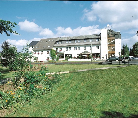 Hotel Schoos. Baselt, © Tourist-Information Prümer Land