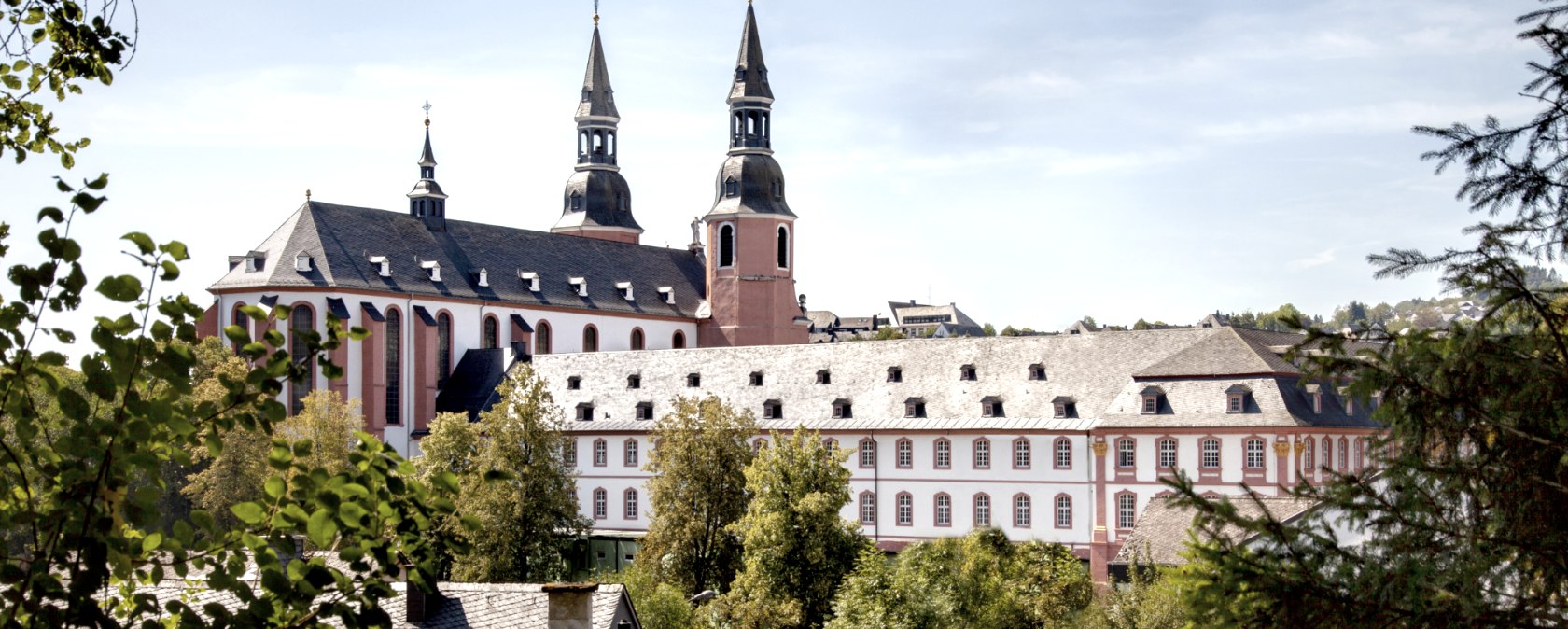 Die Salvator Basilika von der Rückseite aus betrachtet, © PM Studios