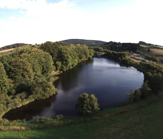 Luftbild Angelsee Willwerath, © Tourist-Information Prümer Land/Fotograf Ziwes